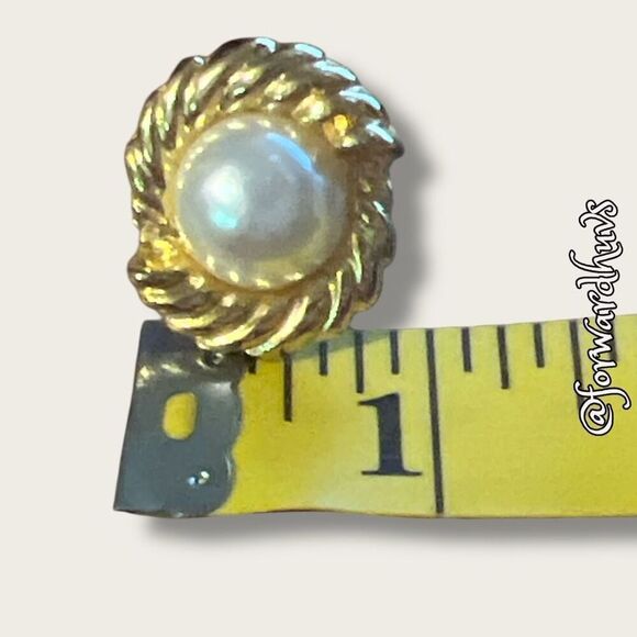 Vintage Gold-Tone Earrings with Faux Pearl Center – Classic Elegance - Picture 6 of 9